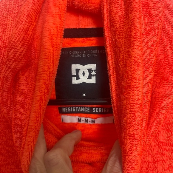 DC Vibrant  Knit Top medium - Picture 5 of 6